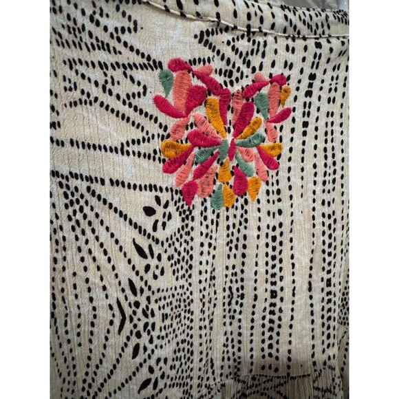 THML Embroidered Boho Top Size Large - Picture 3 of 7